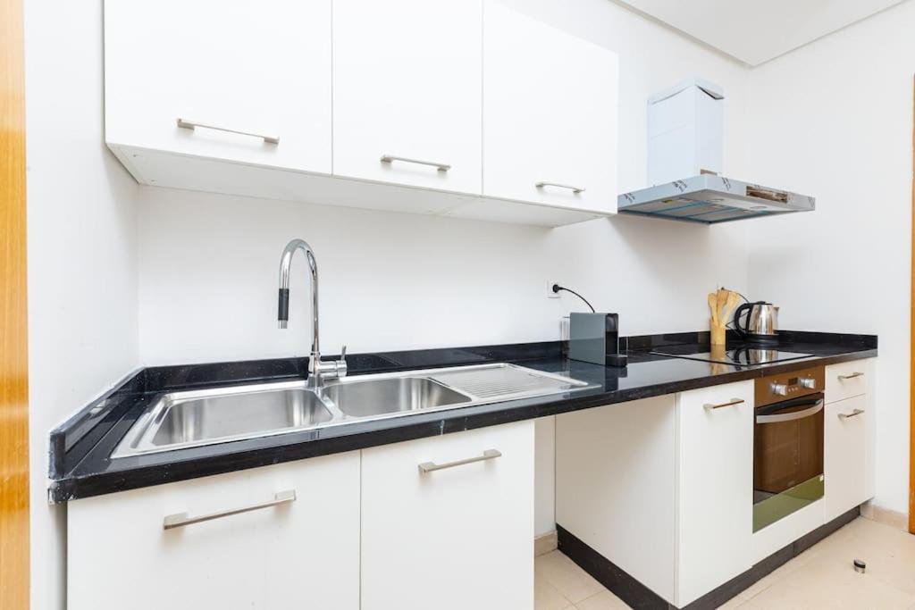 Modern 2Br Retreat In Marina Sale Luxury Living Apartment Hajja Exterior foto