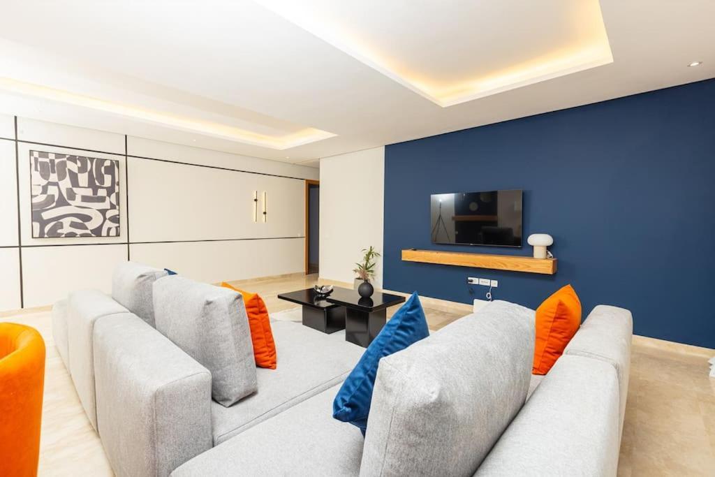 Modern 2Br Retreat In Marina Sale Luxury Living Apartment Hajja Exterior foto