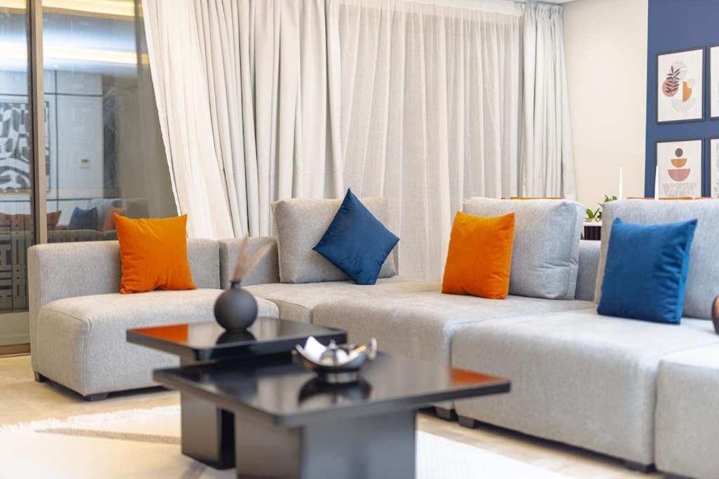 Modern 2Br Retreat In Marina Sale Luxury Living Apartment Hajja Exterior foto