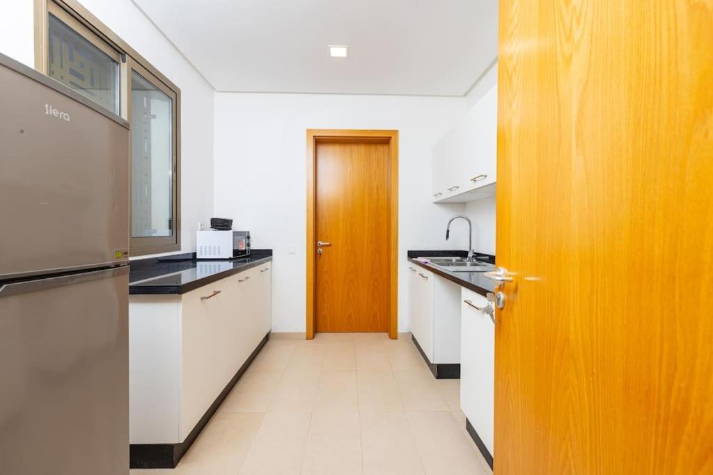 Modern 2Br Retreat In Marina Sale Luxury Living Apartment Hajja Exterior foto