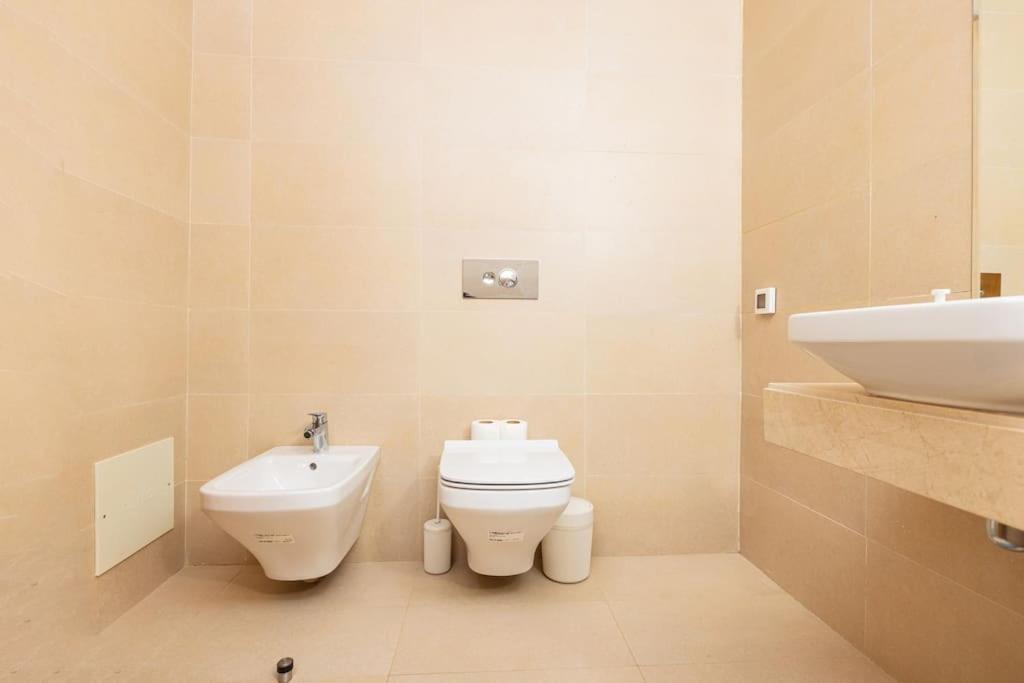 Modern 2Br Retreat In Marina Sale Luxury Living Apartment Hajja Exterior foto