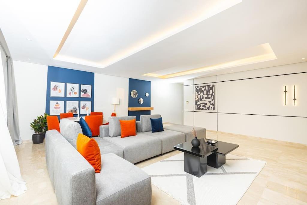 Modern 2Br Retreat In Marina Sale Luxury Living Apartment Hajja Exterior foto